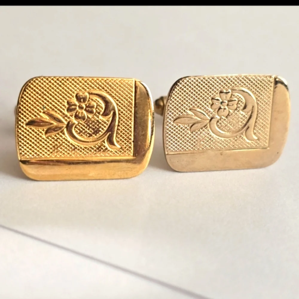 Vintage cufflinks gold tone floral cuff links